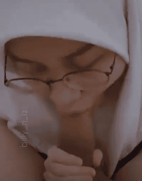 Selebgram Indonesia Viral Hijab Kacamata Spong Otong Om