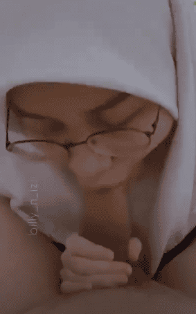 Selebgram Indonesia Viral Hijab Kacamata Spong Otong Om